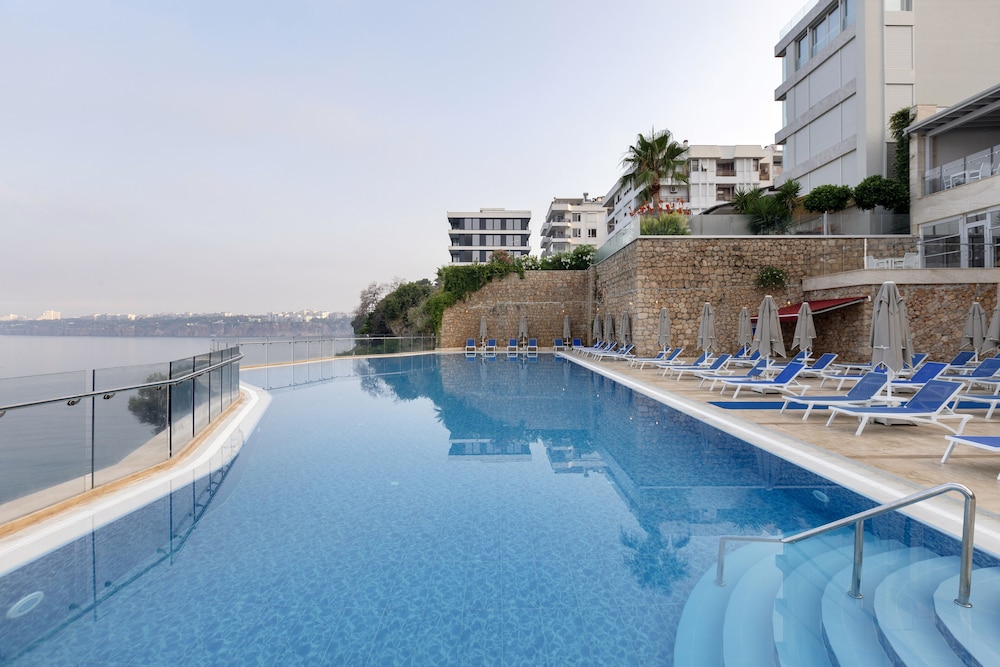 Hôtel Ramada Plaza by Wyndham Antalya 5*, Séjour Turquie, Antalya par Ôvoyages Hôtel Ramada Plaza by Wyndham Antalya 5*, Séjour Turquie, Antalya par Ôvoyages