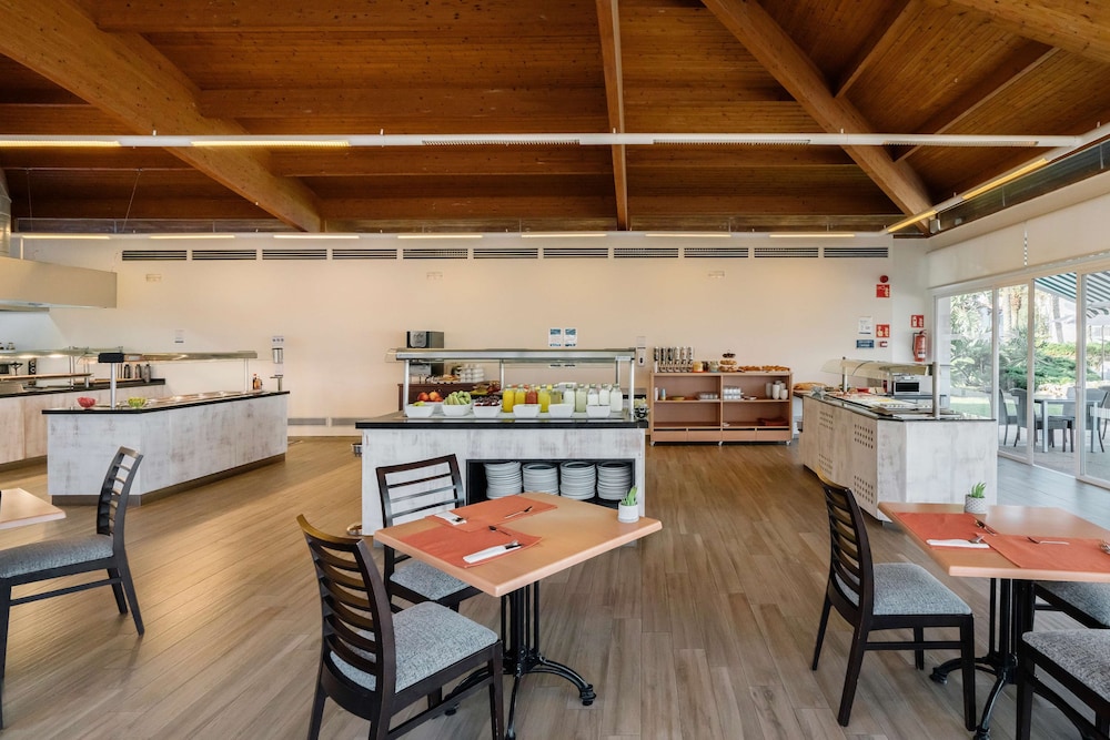 Hôtel Gran Sagitario 4*, Séjour Espagne & ses îles, Baléares, Minorque par Ôvoyages Hôtel Gran Sagitario 4*, Séjour Espagne & ses îles, Baléares, Minorque par Ôvoyages
